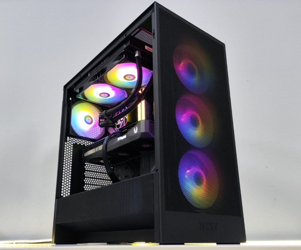 Internal hardware view of server-grade PC